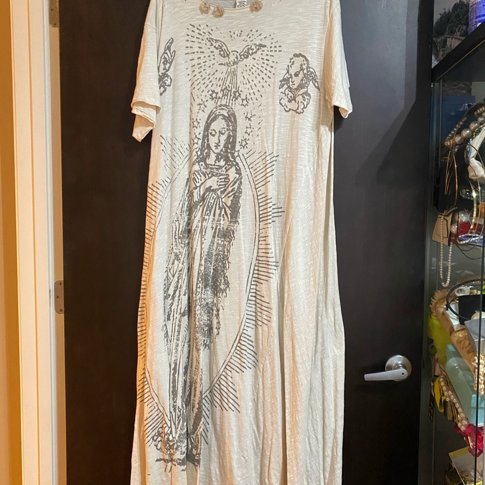 Magnolia Pearl Cream Maxi Dress with Black Graphic Short Sleeve